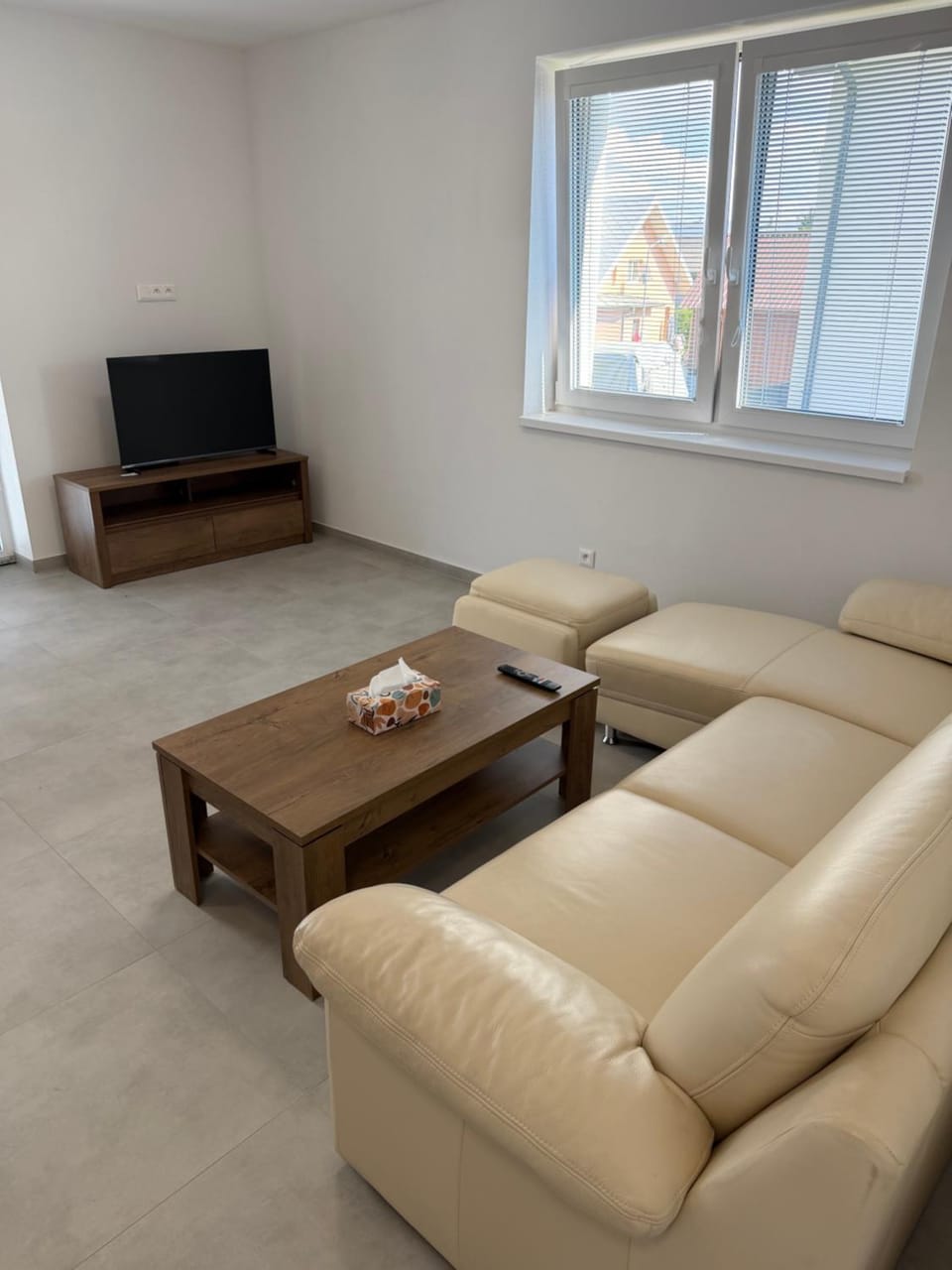 Communal lounge/ TV room, TV and multimedia, Living room, Seating area, Evening entertainment