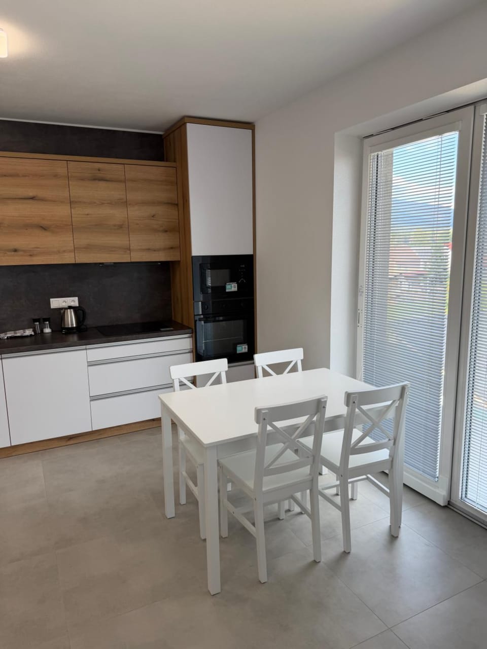 Kitchen or kitchenette, Dining area, stove