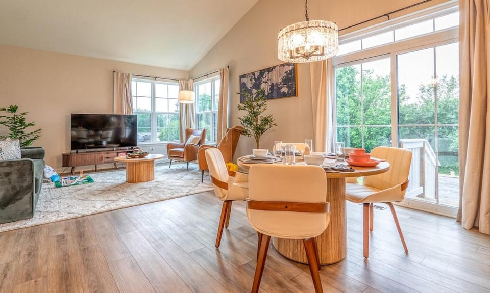 Living room, Dining area