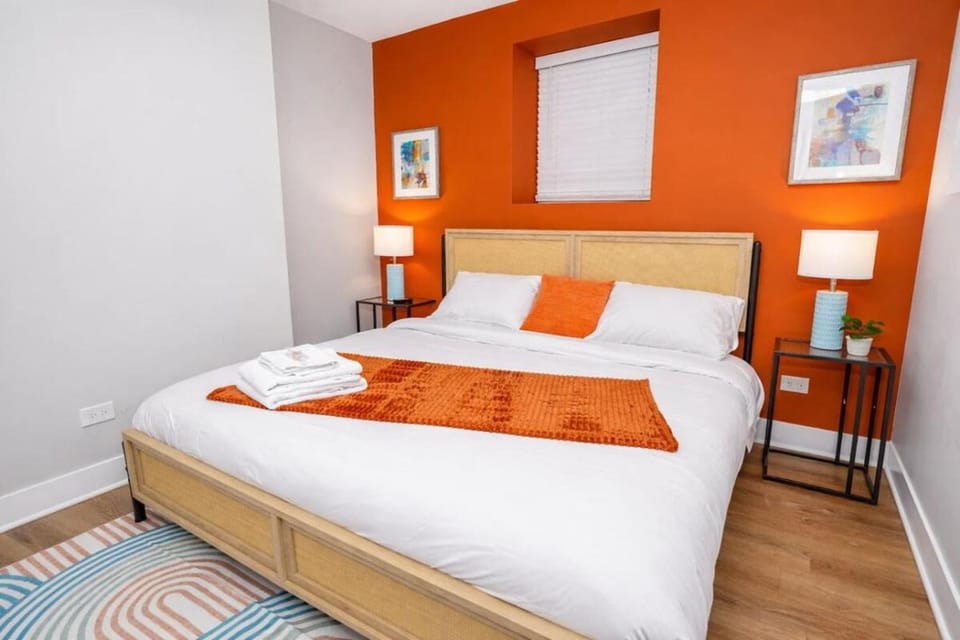 Modern 3BR Chicago Downtown Apartment Near Loyola University & Lakefront Apartment in Chicago