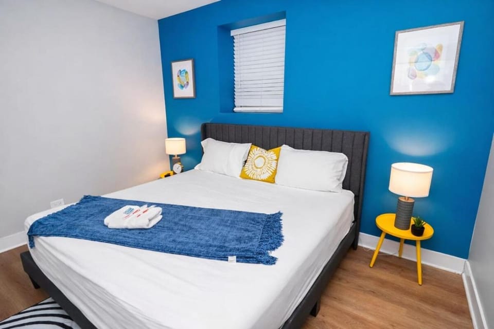 Modern 3BR Chicago Downtown Apartment Near Loyola University & Lakefront Apartment in Chicago