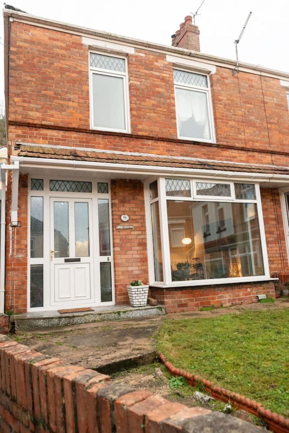 Cozy Mumbles Getaway with Garden - Walk to Coastal Paths House in The Mumbles