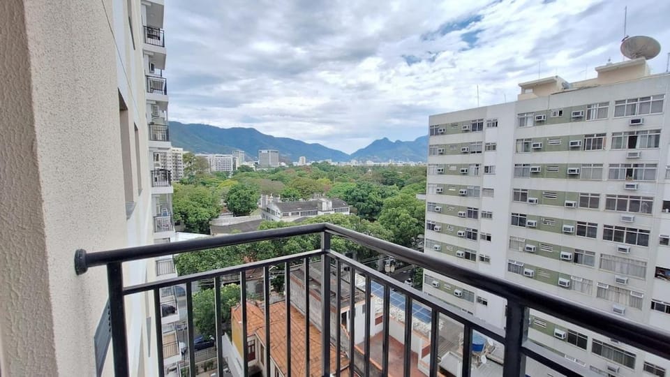 Apto novo com piscina, próximo ao Maracanã e UERJ Apartment in Rio de Janeiro