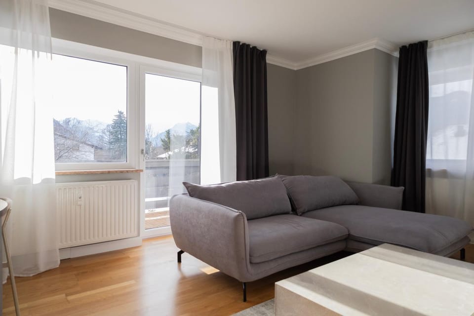 Living room, Seating area, internet