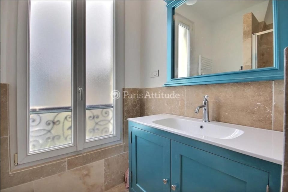 Furnished 3 Bedrooms - 68m2 - M Sablons Apartment in Paris