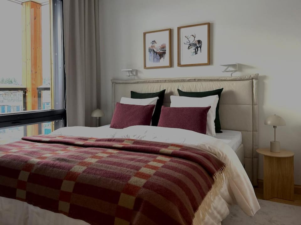 Bed, Bedroom, heating, internet, towels