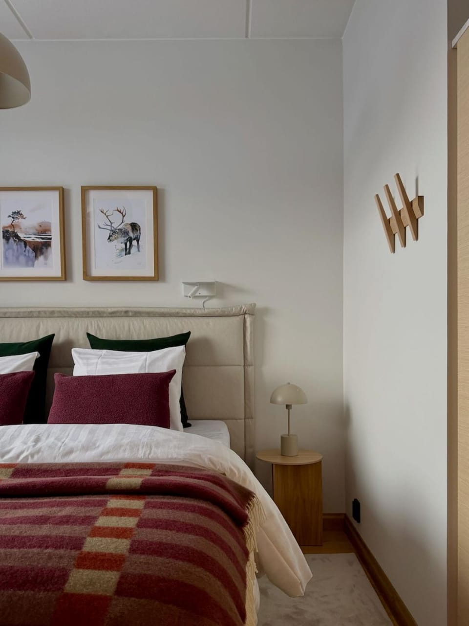 Bed, Bedroom, heating, internet, towels