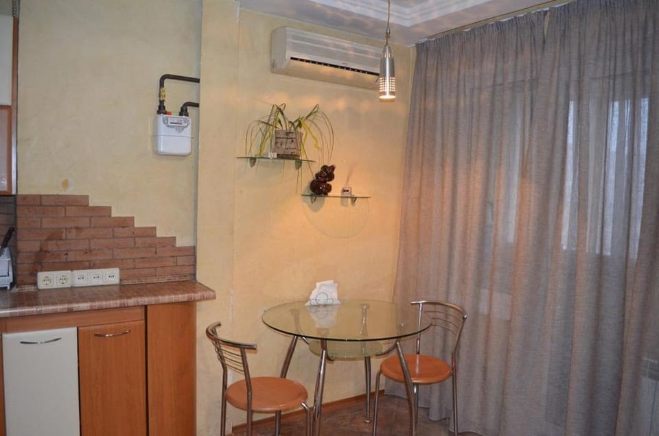 Kitchen or kitchenette, Seating area, Dining area, air conditioner