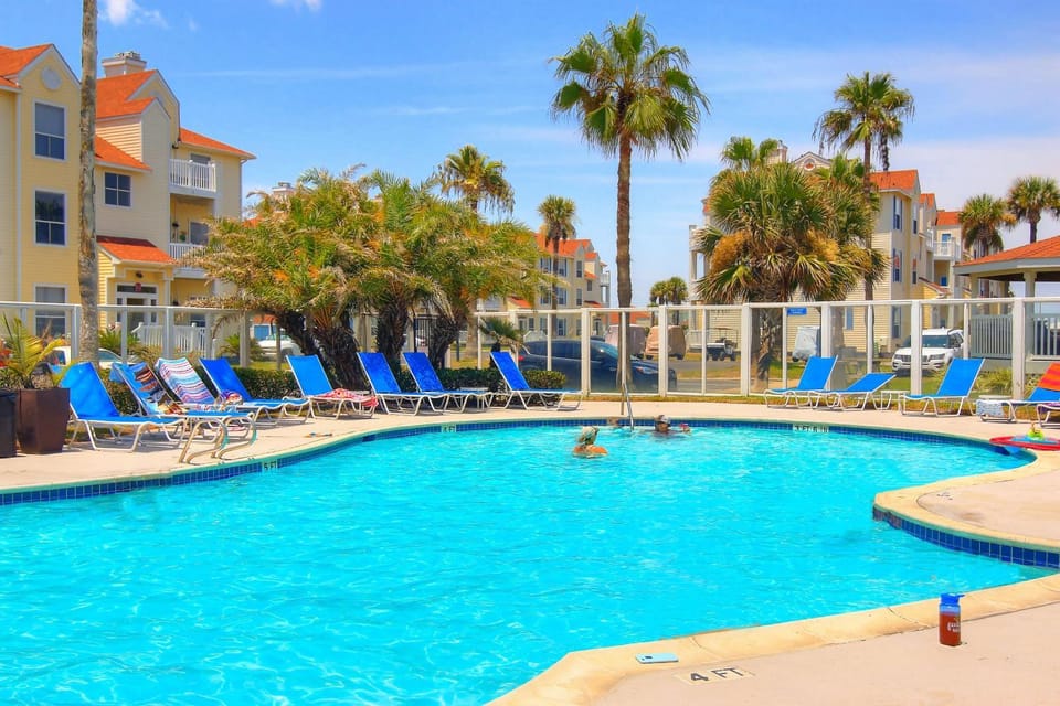 Beach Club 280 Apartment in North Padre Island