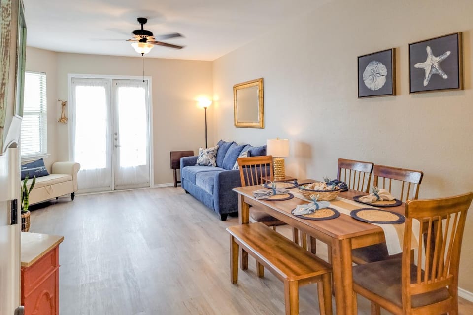 Beach Club - Ocean Breeze Retreat – Island Condo Apartment in North Padre Island