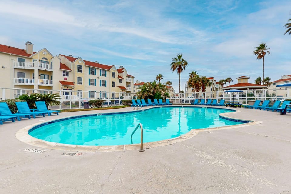 Beach Club - Resting Beach Face Apartment in North Padre Island
