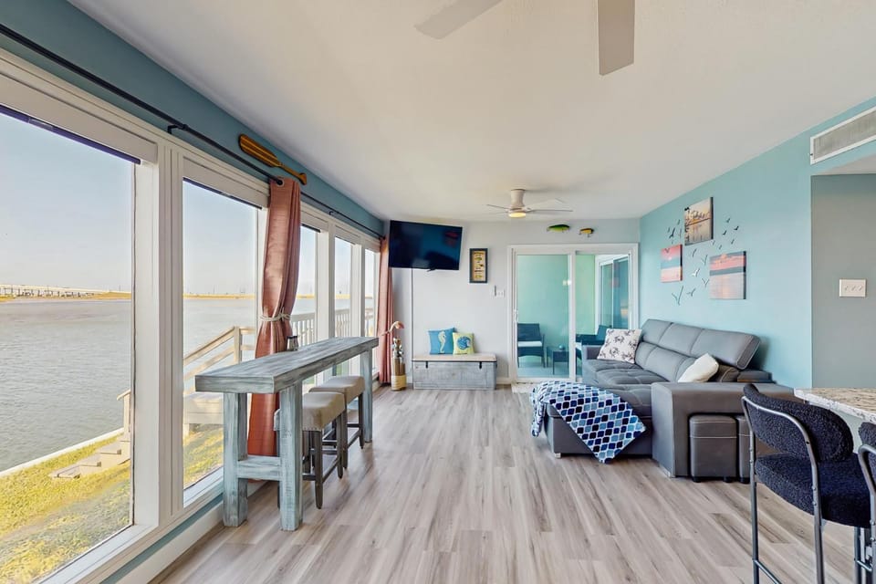 Wilson's Watering Hole - Captain’s Quarters Apartment in North Padre Island