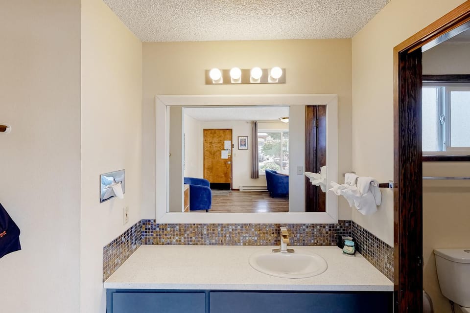 Lamplighter Inn - 116 Crab Shack House in Oregon