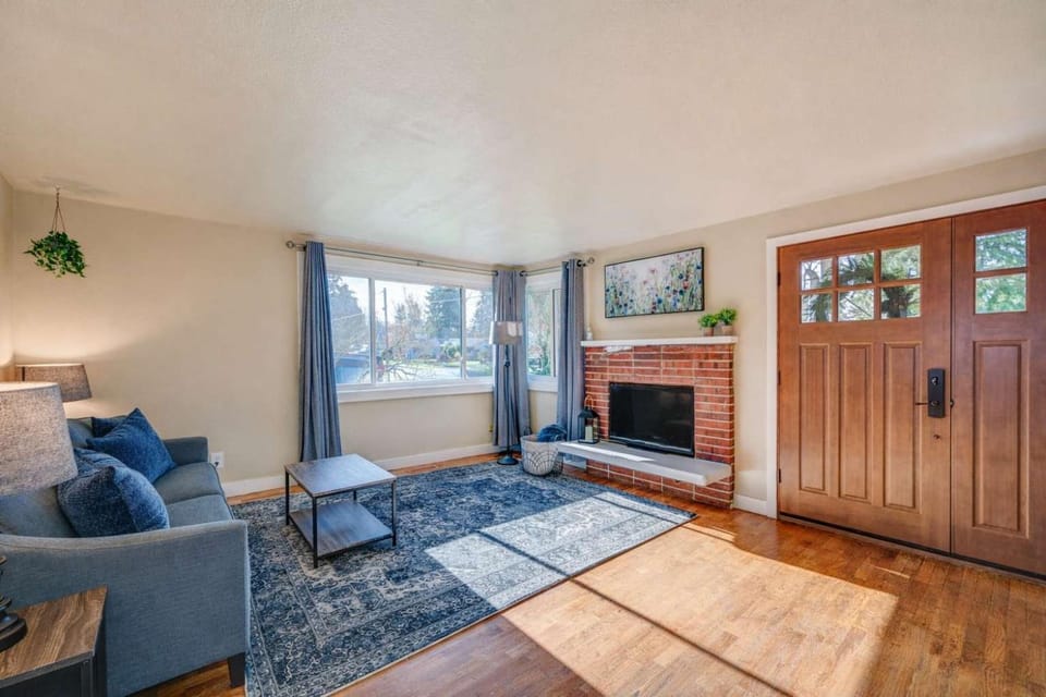 Renton Oasis - Relaxing 3BR Home with Great Outdoor House in Cascade-Fairwood