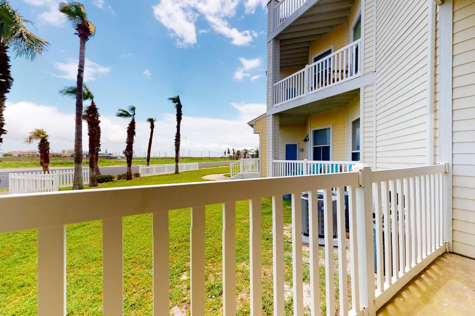 Beach Club 173 Apartment in North Padre Island