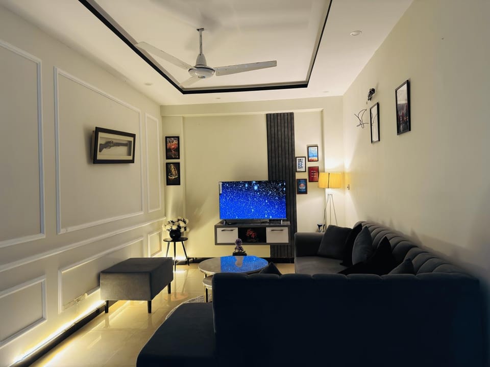 Communal lounge/ TV room, TV and multimedia, Living room