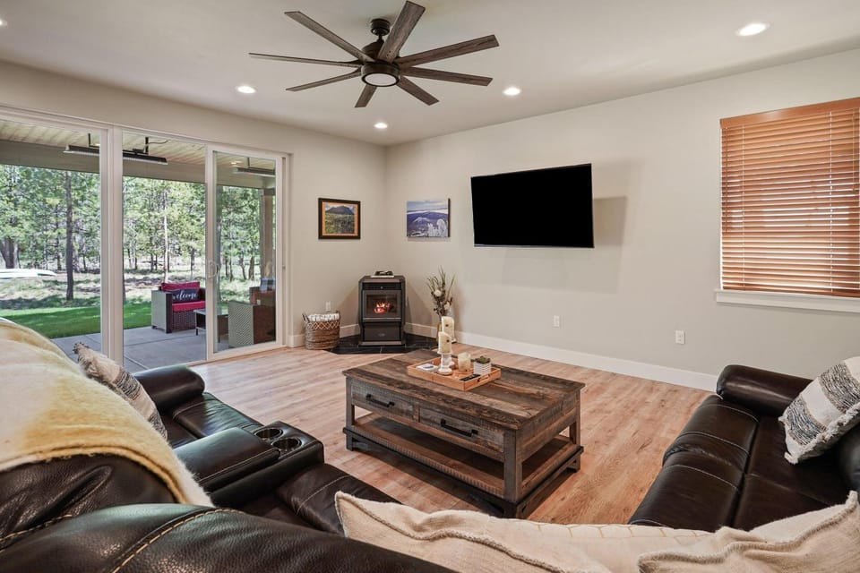 110 Crane House in Three Rivers
