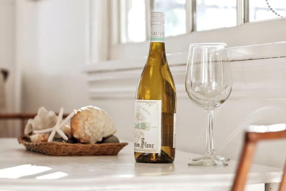 Charming Beach Cottage with Ocean Views & Sauna House in Shoreline