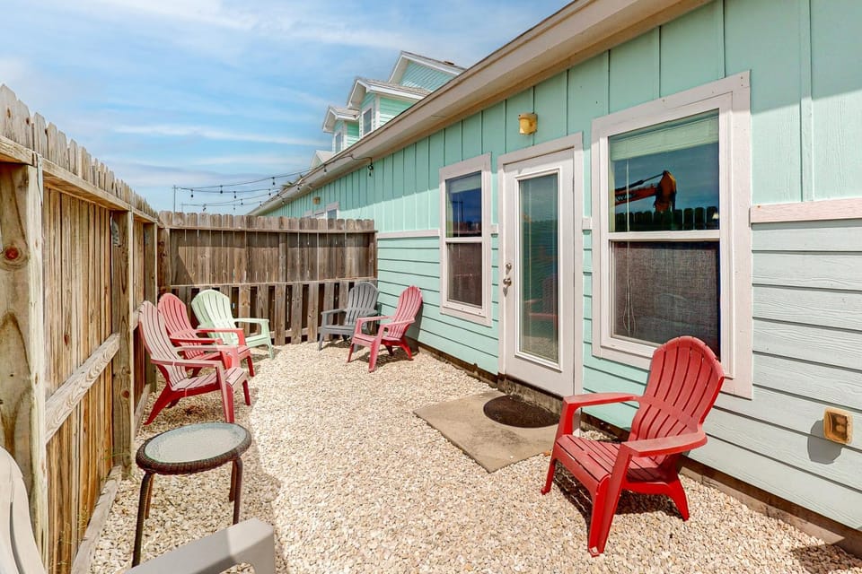 Nemo Cay - Too The Beach House in North Padre Island