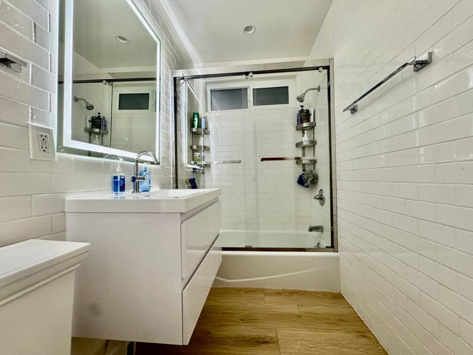 Proper Stays at Melrose Place - West Hollywood Premium G suite Vacation rental in West Hollywood