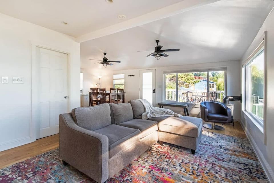 Orca Haven - 2BR with Scenic Views in Richmond Beach Apartment in Shoreline