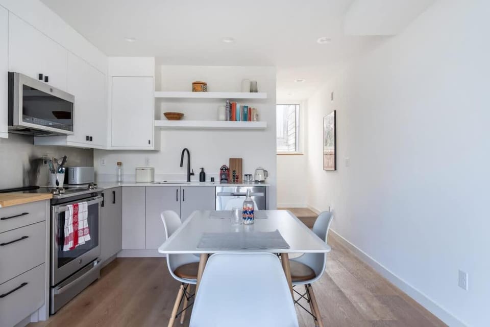 Elegant 1BR Retreat in Columbia City Seattle Apartment in Columbia City