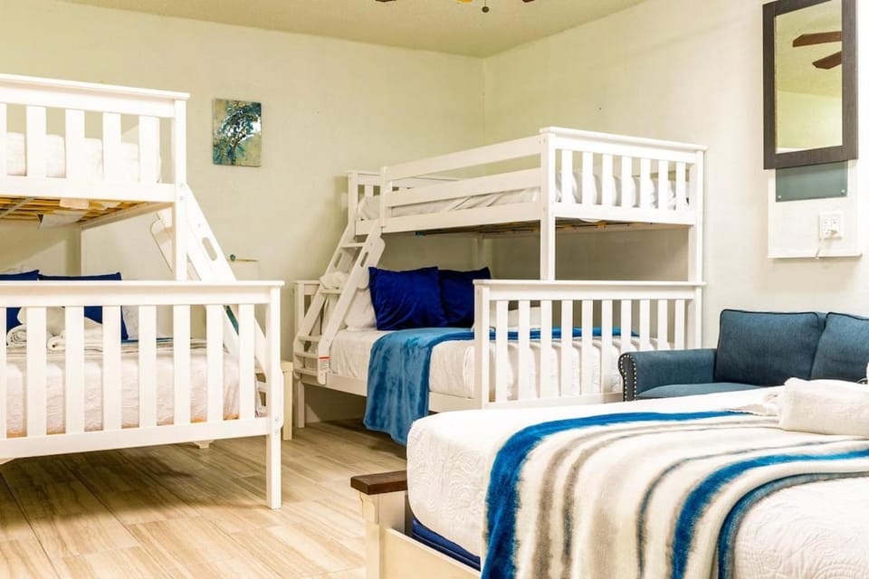 Photo of the whole room, Bedroom, bunk bed