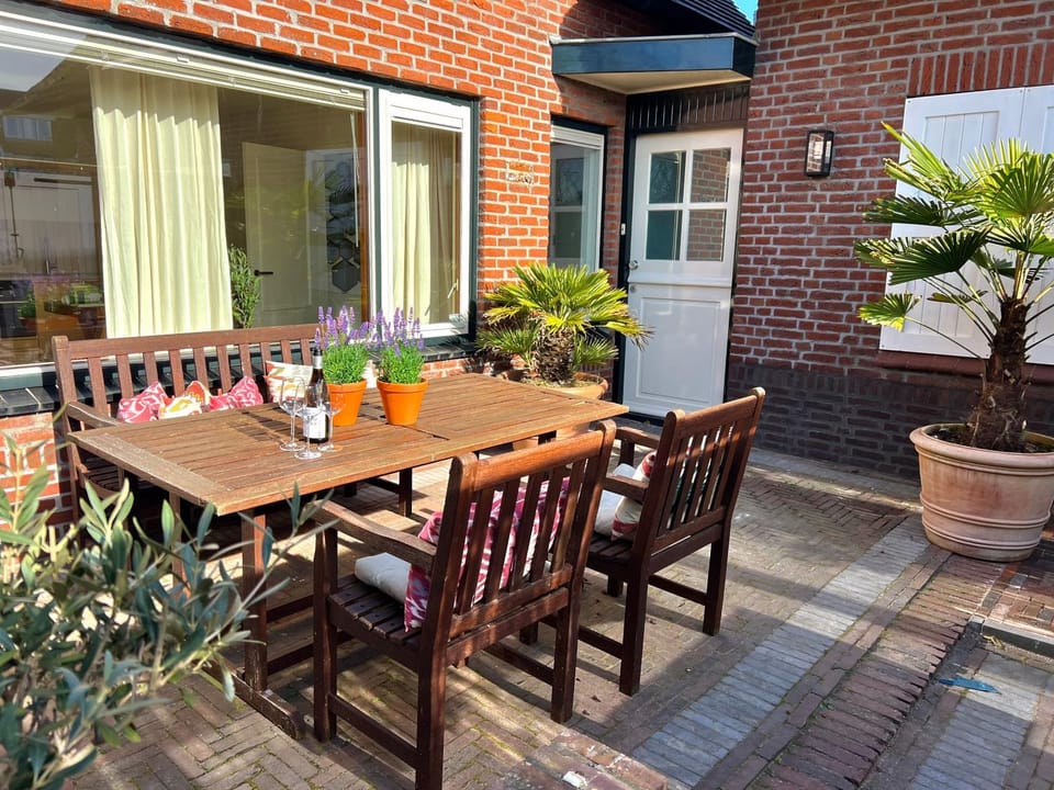 Santos House in Noordwijk