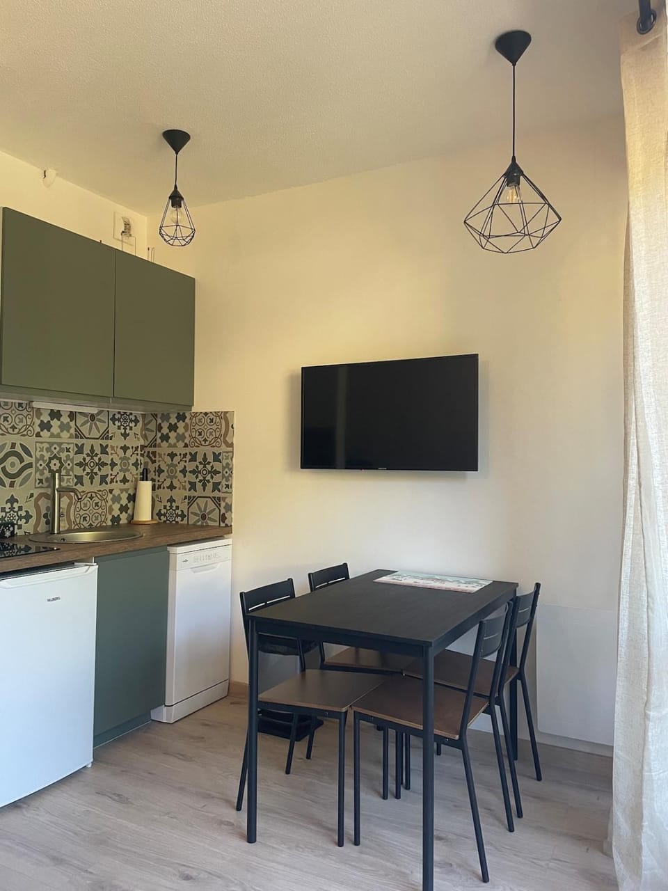 TV and multimedia, Kitchen or kitchenette, Dining area