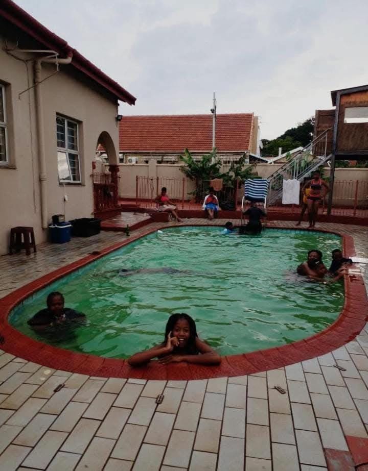 39 acacia lodge House in Durban
