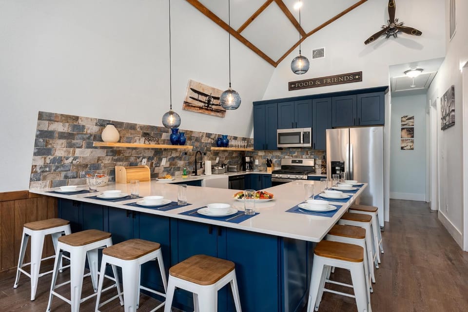 Dining area, kitchen