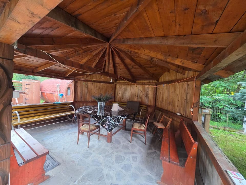 La 7 Frati House in Romania