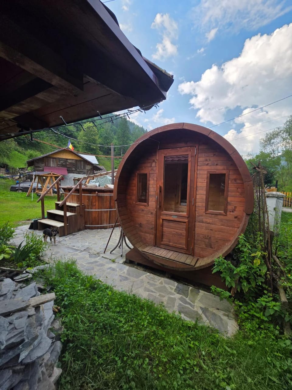 La 7 Frati House in Romania