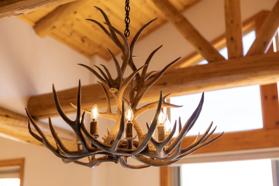 View On the Rocks Scenic Mountain Oasis with Hot Tub, Fire Pit and Game Room House in Big Bear