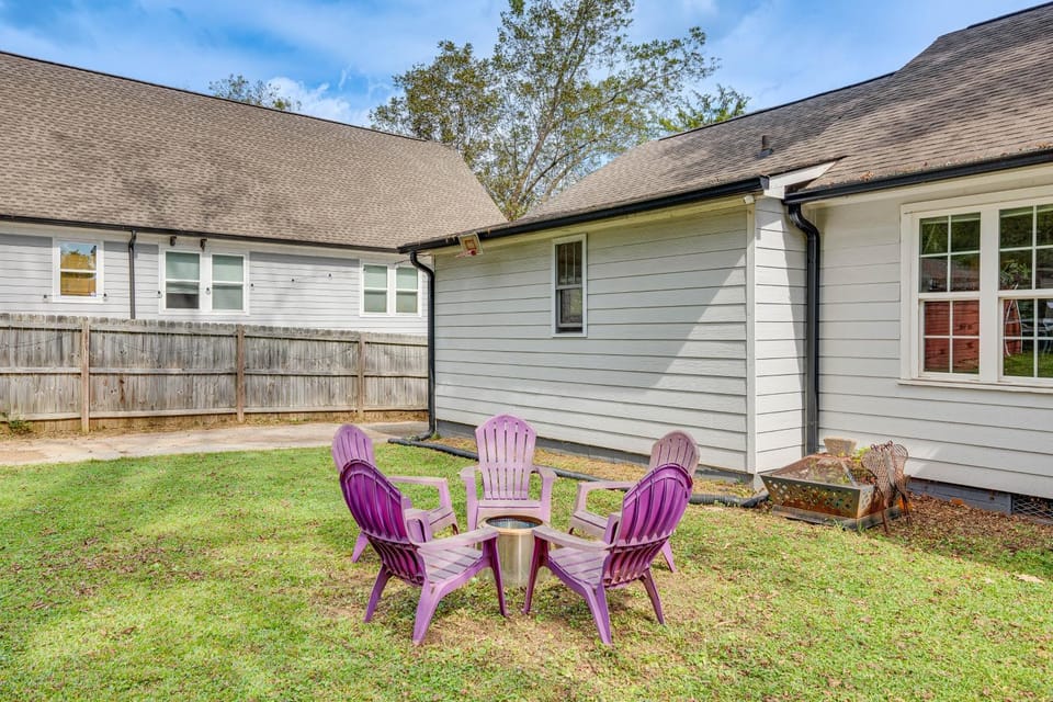 Family Home w/ Large Yard, Near Mercedes-Benz! House in Hapeville