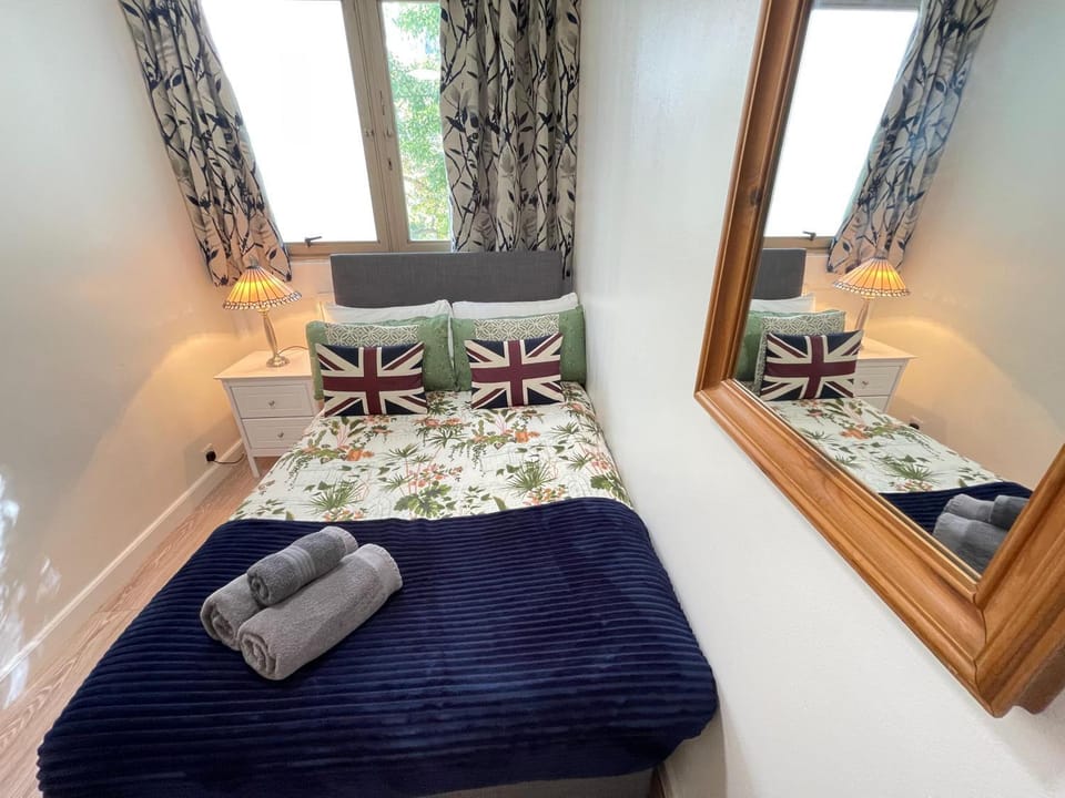 Bed, Decorative detail, Bedroom, heating, storage, towels, wardrobe