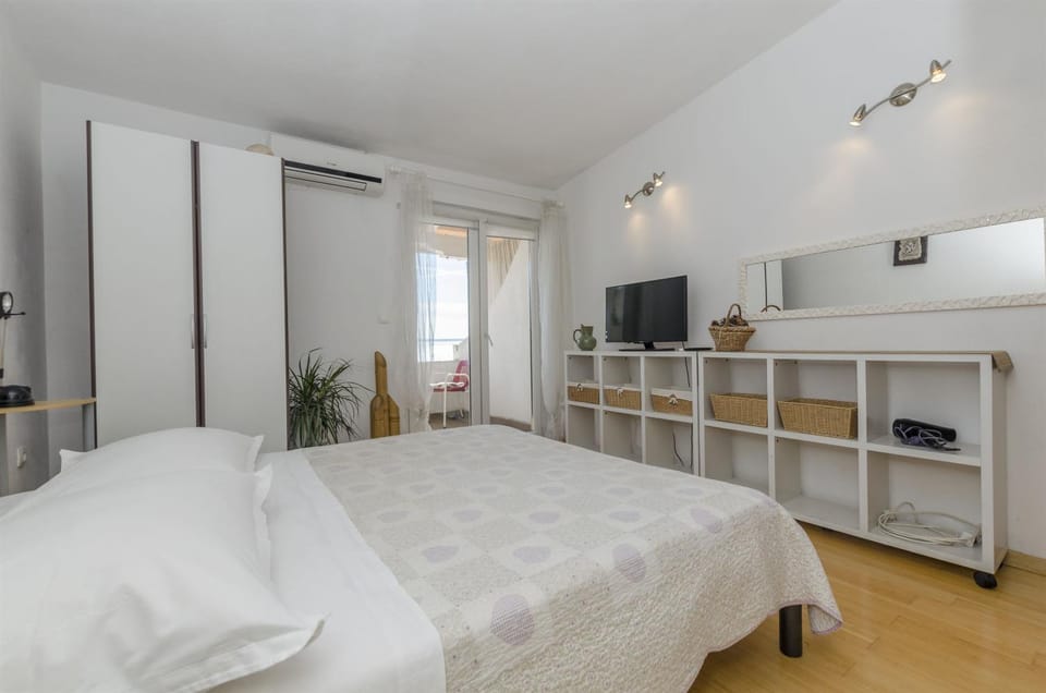 TV and multimedia, Bedroom