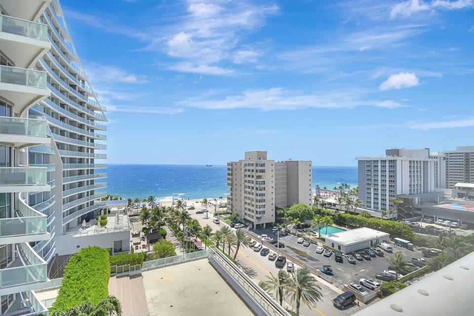 Luxe Bayview Condo w Sauna, Hot tub & Beach Access Apartment in Fort Lauderdale
