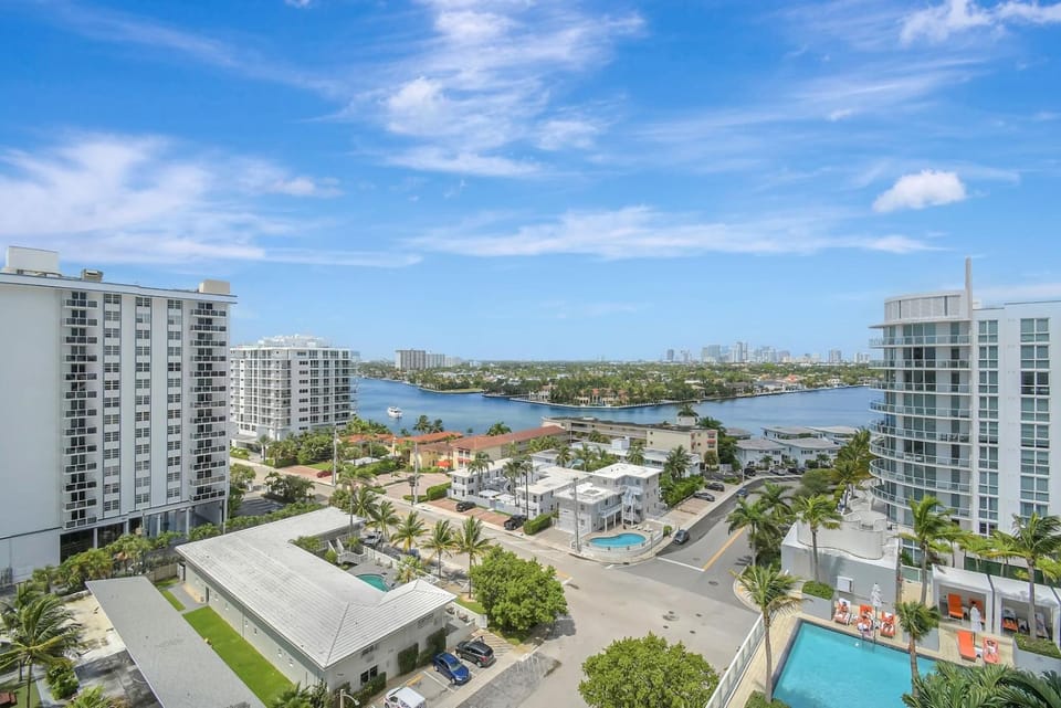 Luxe Bayview Condo w Sauna, Hot tub & Beach Access Apartment in Fort Lauderdale