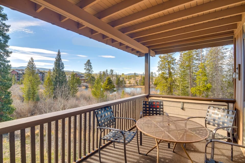 3BR Riverfront Retreat! Mtn Views, Community Perks House in Fraser