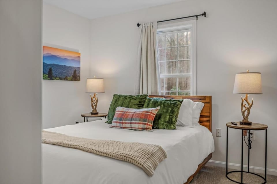 New 3 Bedroom 3 Bath Mountain Retreat House in Shenandoah Valley