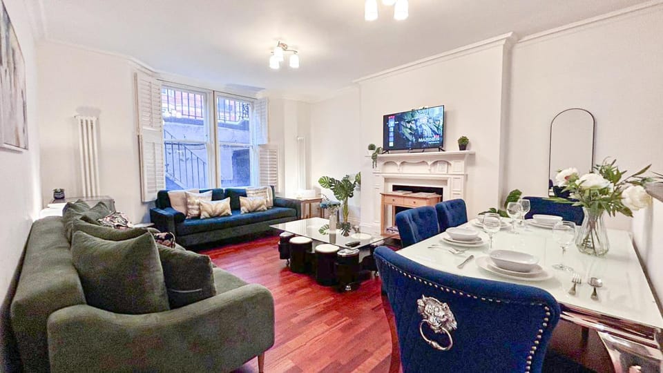 Property building, TV and multimedia, Living room, Decorative detail, Seating area, Dining area, flat iron, heating, internet, washing machine, dryer