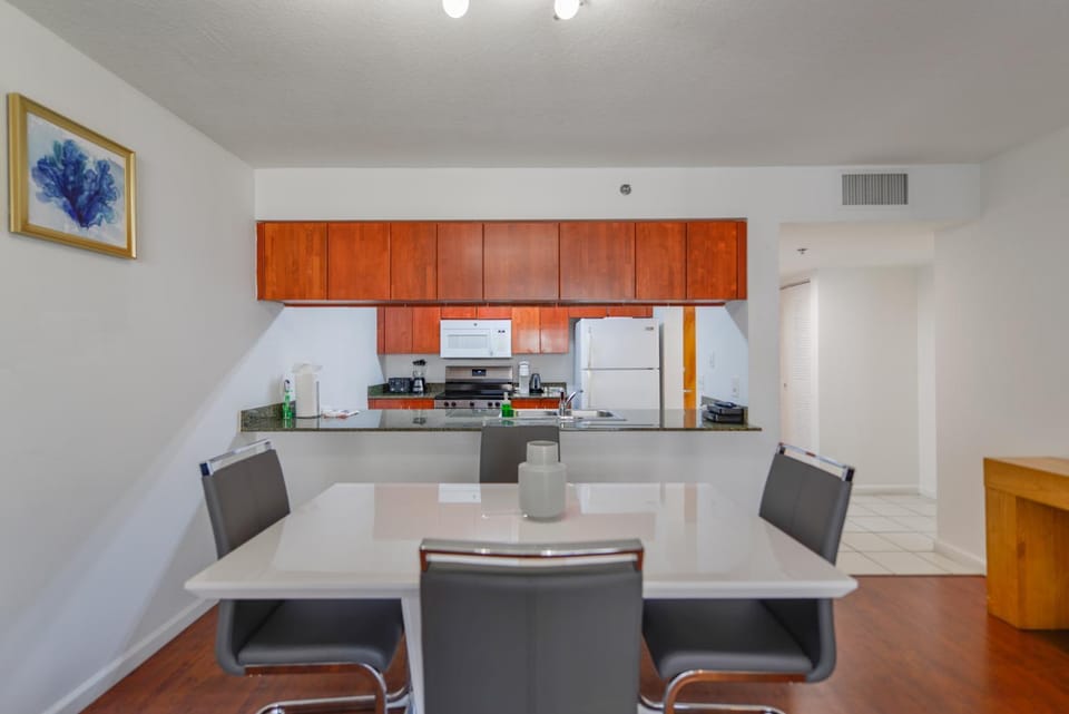 Luxury Suite | Sauna, Pool & Resort Access Apartment in Brickell