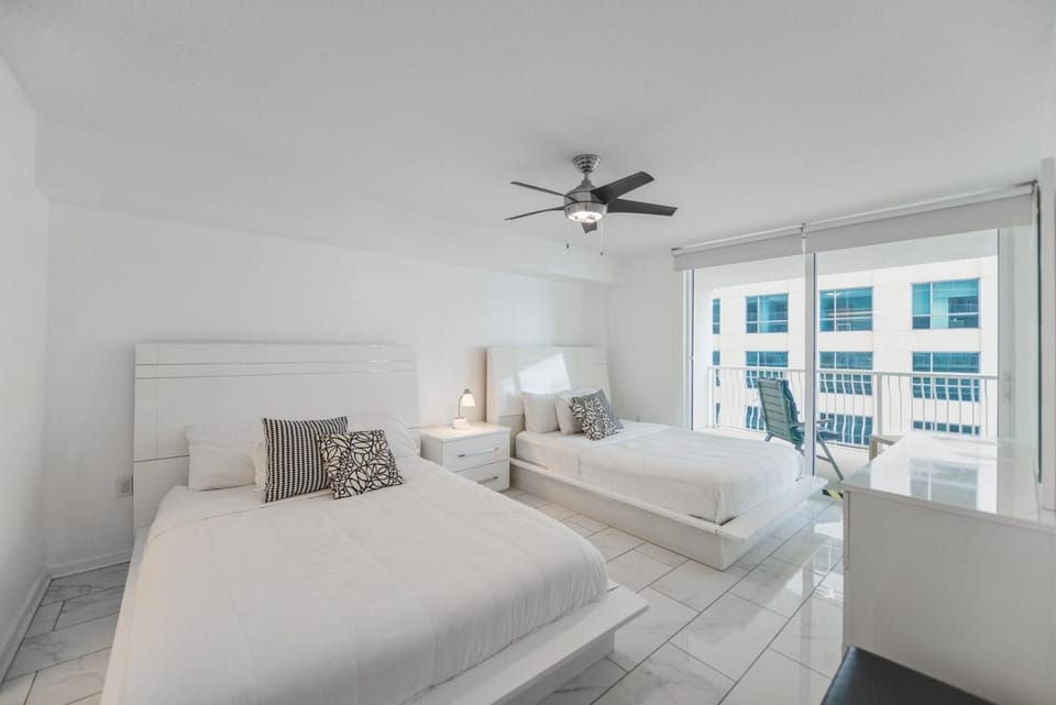 Luxury Bayview Condo | Pool, Gym & Skyline Views Apartment in Brickell