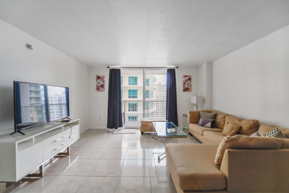 Luxe 2BD Unit | W Sauna, Pool & Gym access Apartment in Brickell