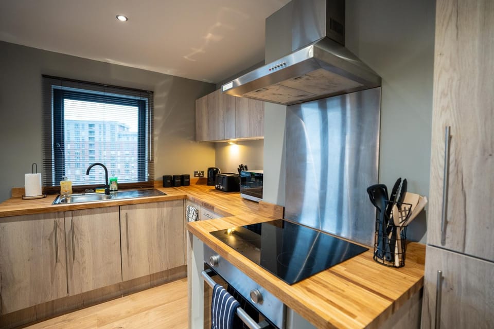 Coffee/tea facilities, Kitchen or kitchenette, dishwasher, stove, toaster