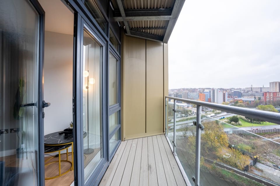 Property building, Day, View (from property/room), Balcony/Terrace, City view