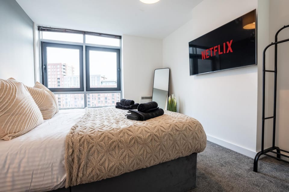 Bed, TV and multimedia, Photo of the whole room, Evening entertainment, Bedroom