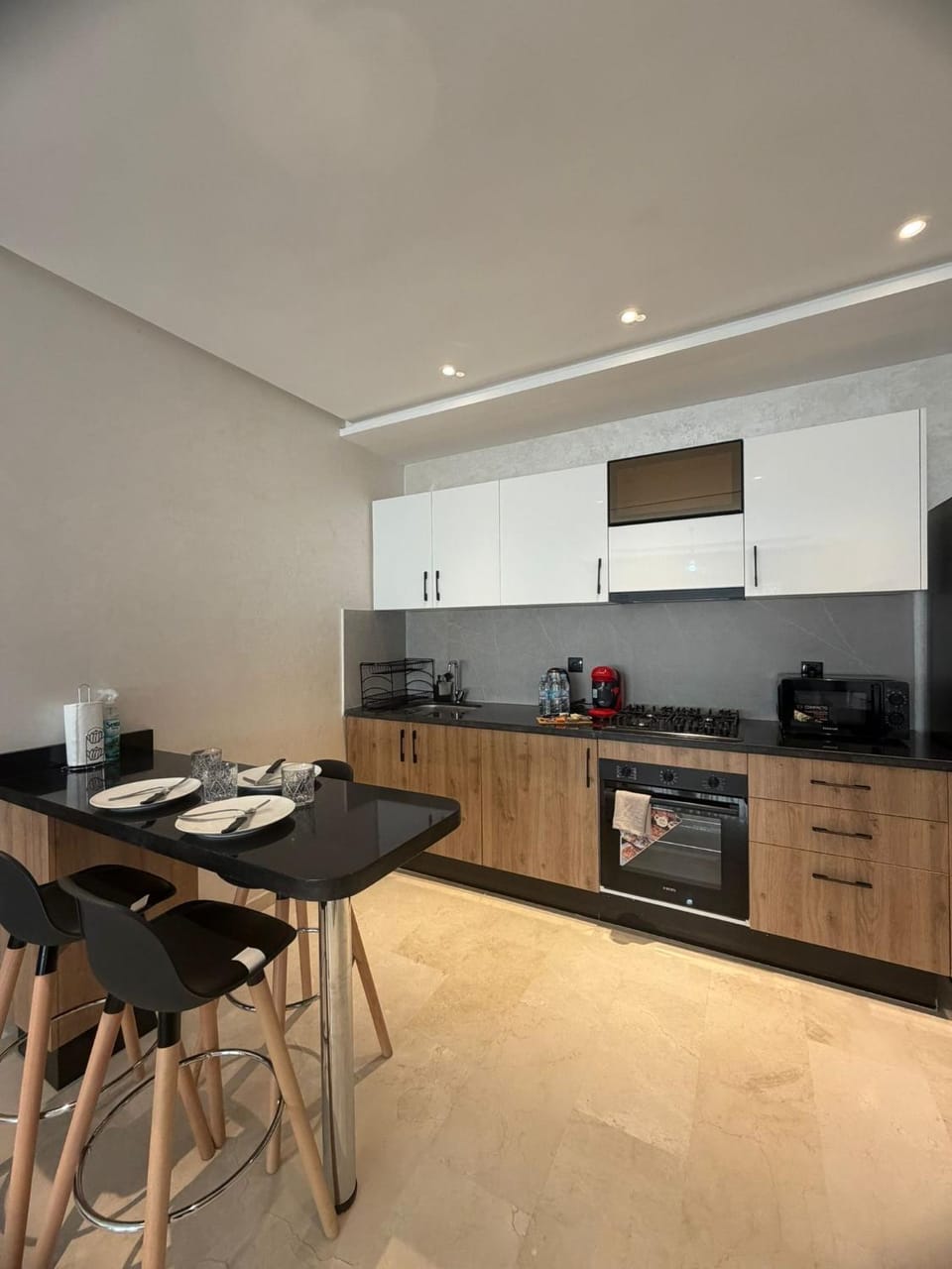 Kitchen or kitchenette, Dining area, minibar, stove