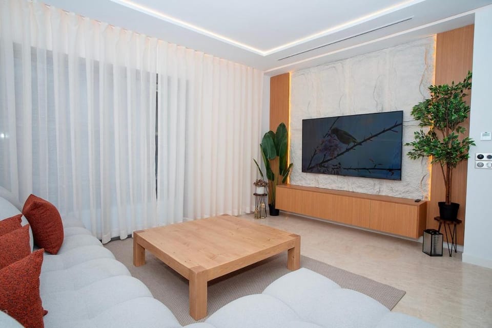 Luxury Tangier Marina 1BR Apartment with Shared Pool, Parking & WiFi Apartment in Tangier